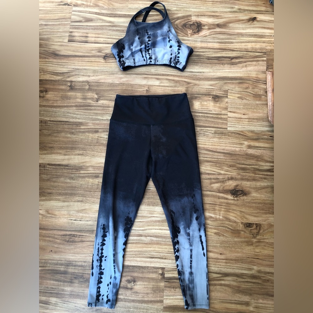 Onzie Workout SET- high waist leggings and high neck sports bra